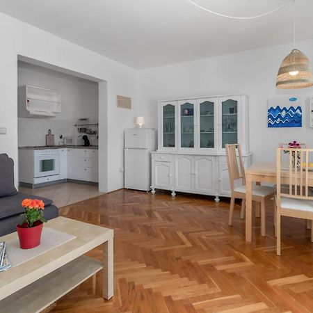 Lovely Apartment In Novi Vinodolski With Wifi Extérieur photo