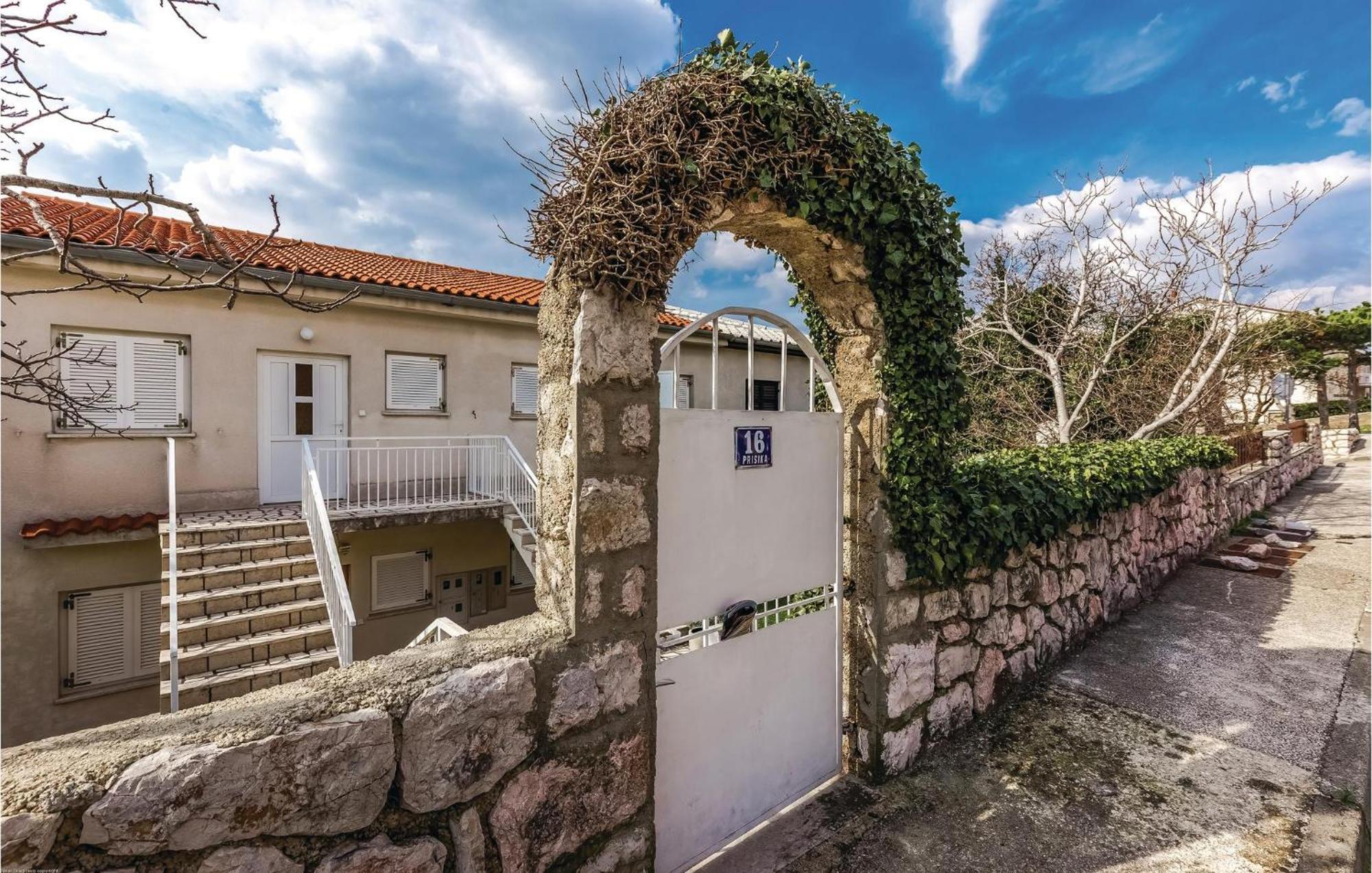 Lovely Apartment In Novi Vinodolski With Wifi Extérieur photo