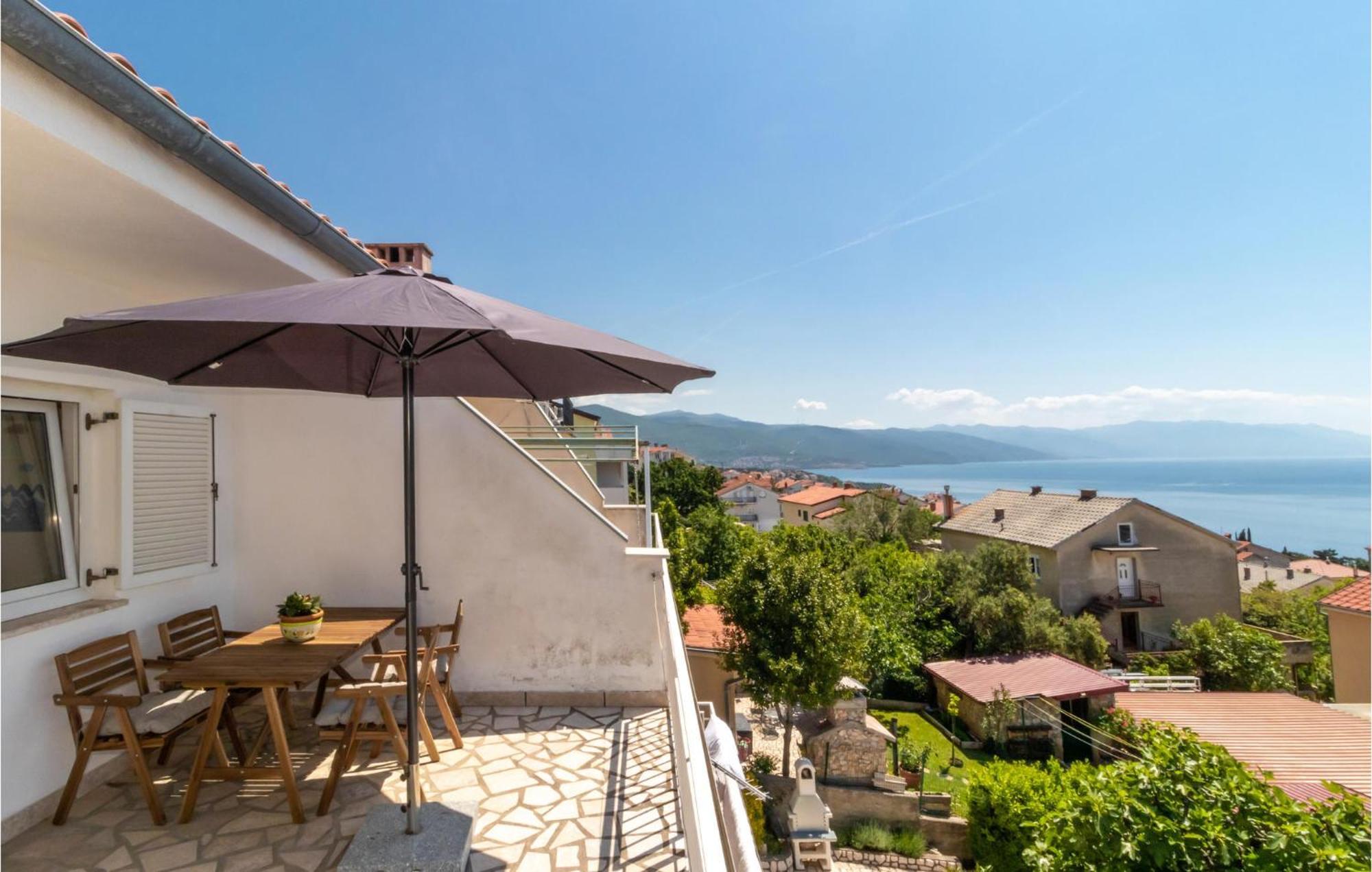 Lovely Apartment In Novi Vinodolski With Wifi Extérieur photo