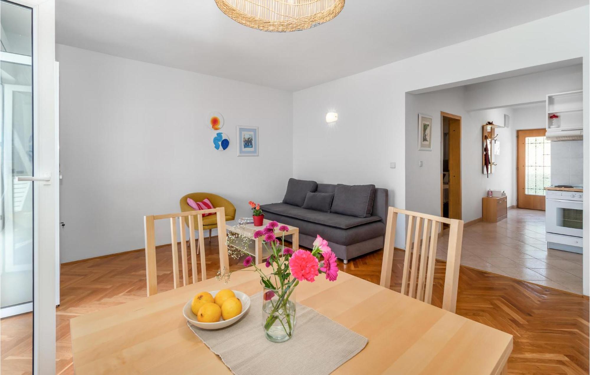 Lovely Apartment In Novi Vinodolski With Wifi Extérieur photo