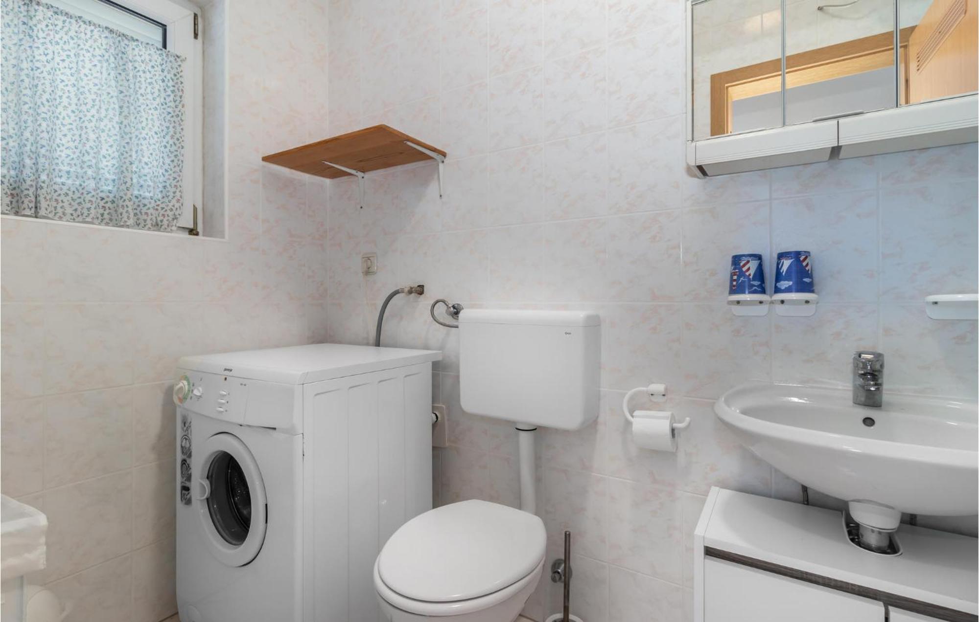 Lovely Apartment In Novi Vinodolski With Wifi Extérieur photo
