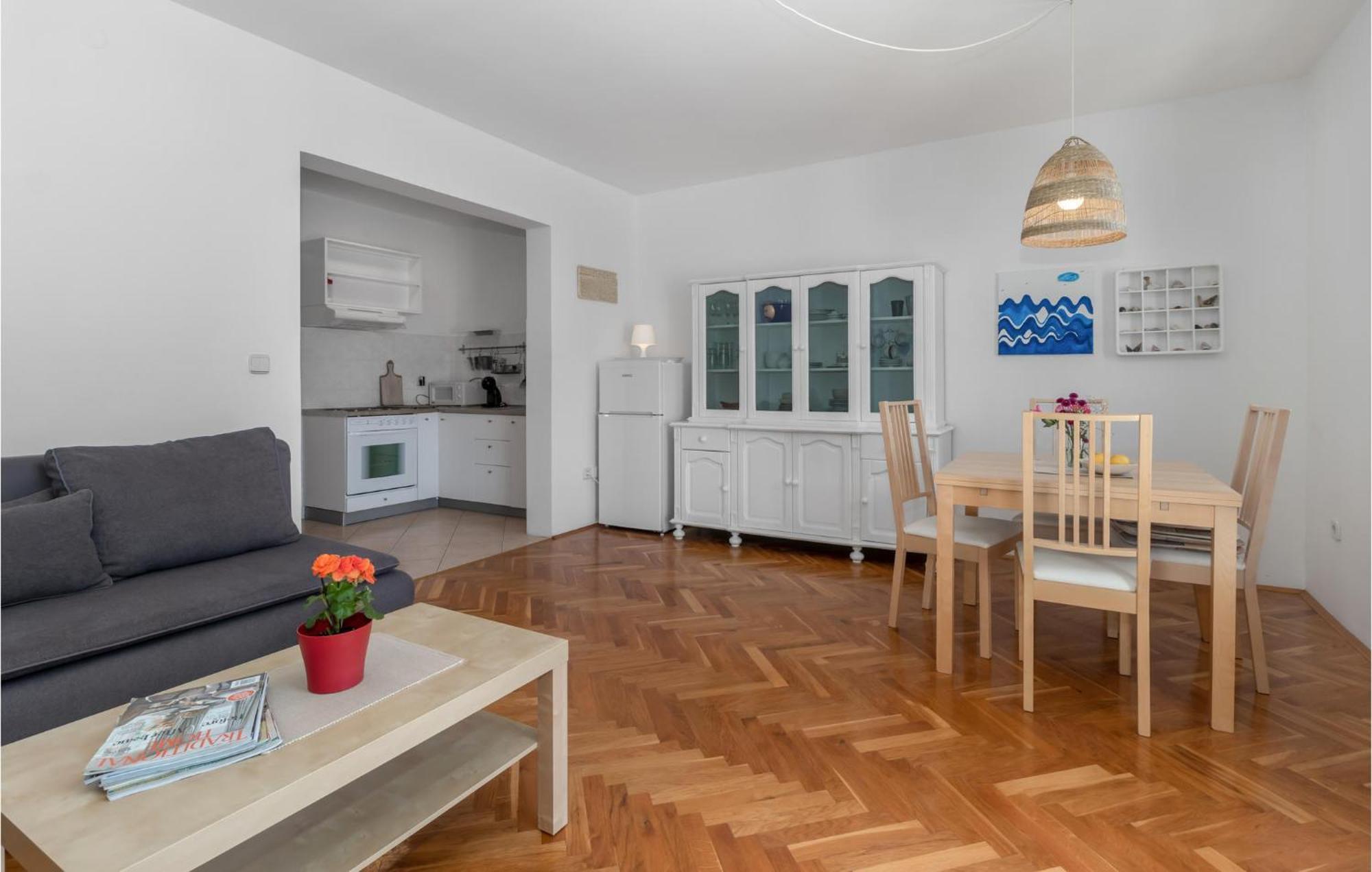 Lovely Apartment In Novi Vinodolski With Wifi Extérieur photo
