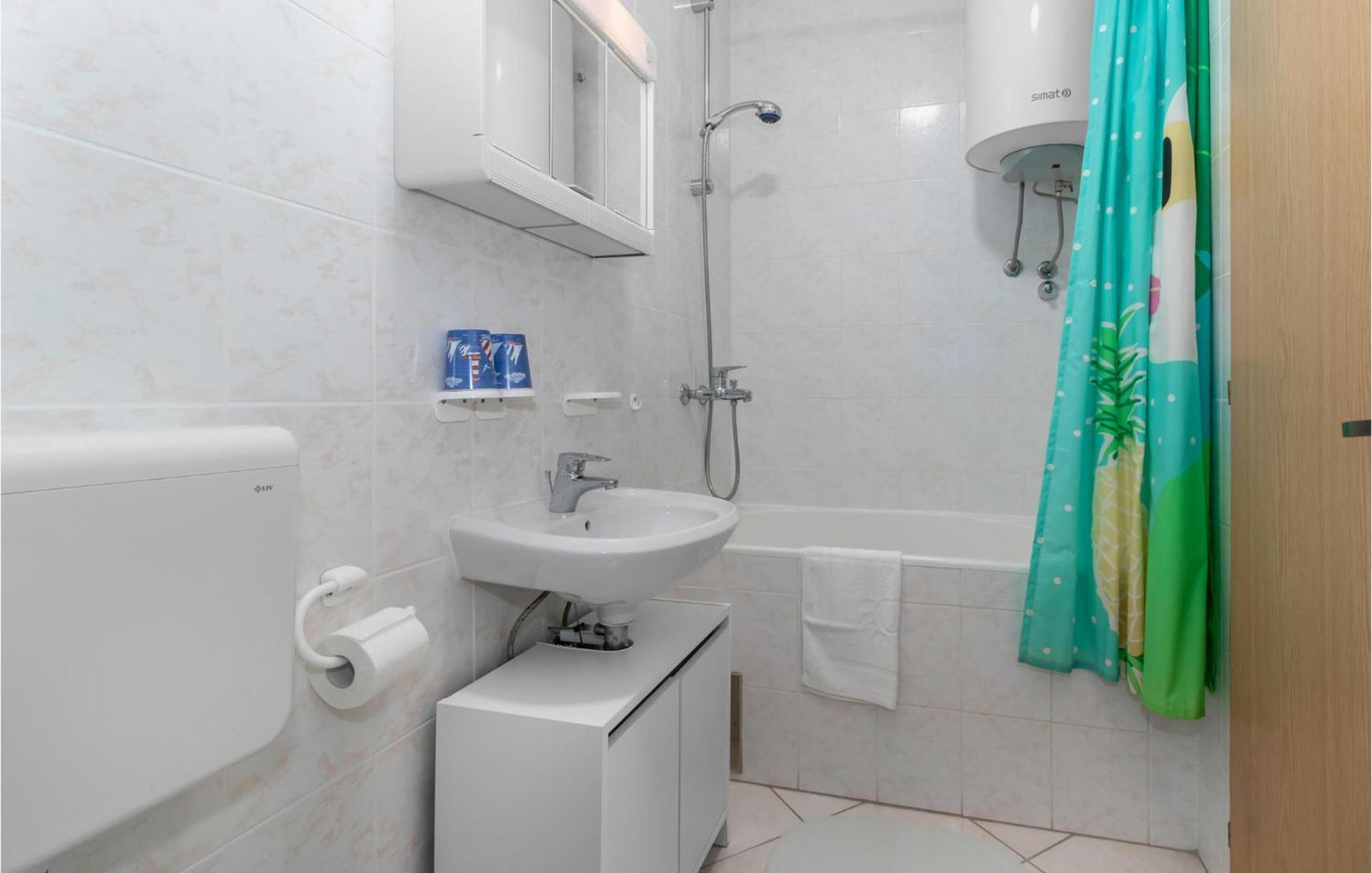 Lovely Apartment In Novi Vinodolski With Wifi Extérieur photo